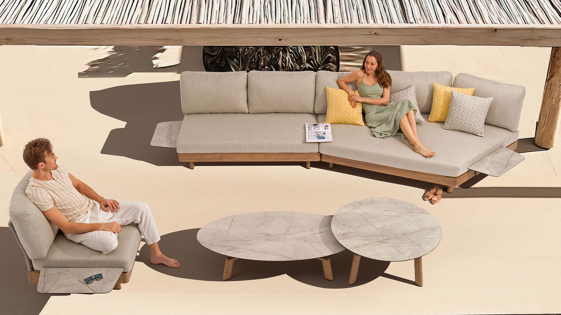LOUNGE oval coffee table